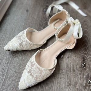 Elegant Lace Women's Shoes with Pearl Detail